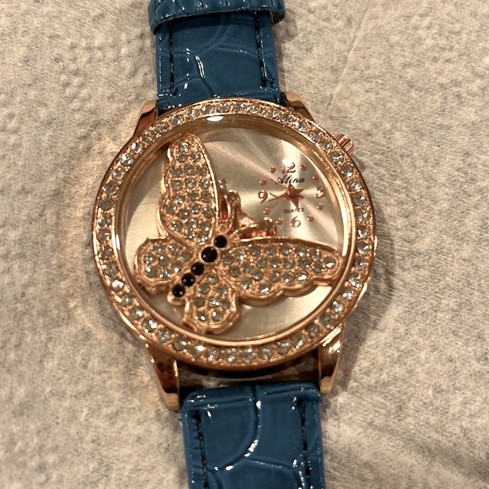 Women’s Big Round Face Watch With Rhinestone Butterfly Set Inside
